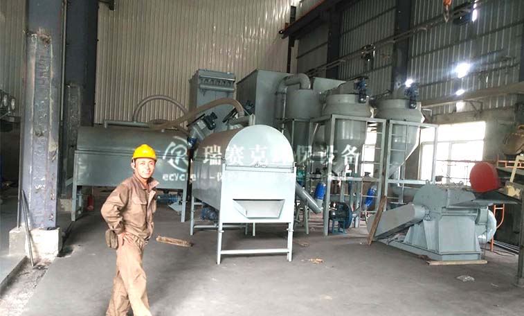 廣東汕頭廢舊鋰電池回收處理機現場